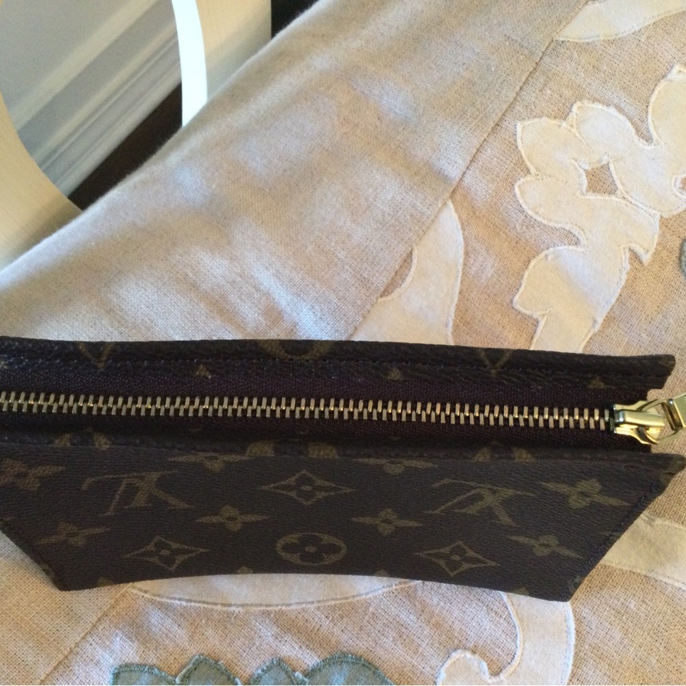 Louis Vuitton toiletry 15 - Picture 6 of 14